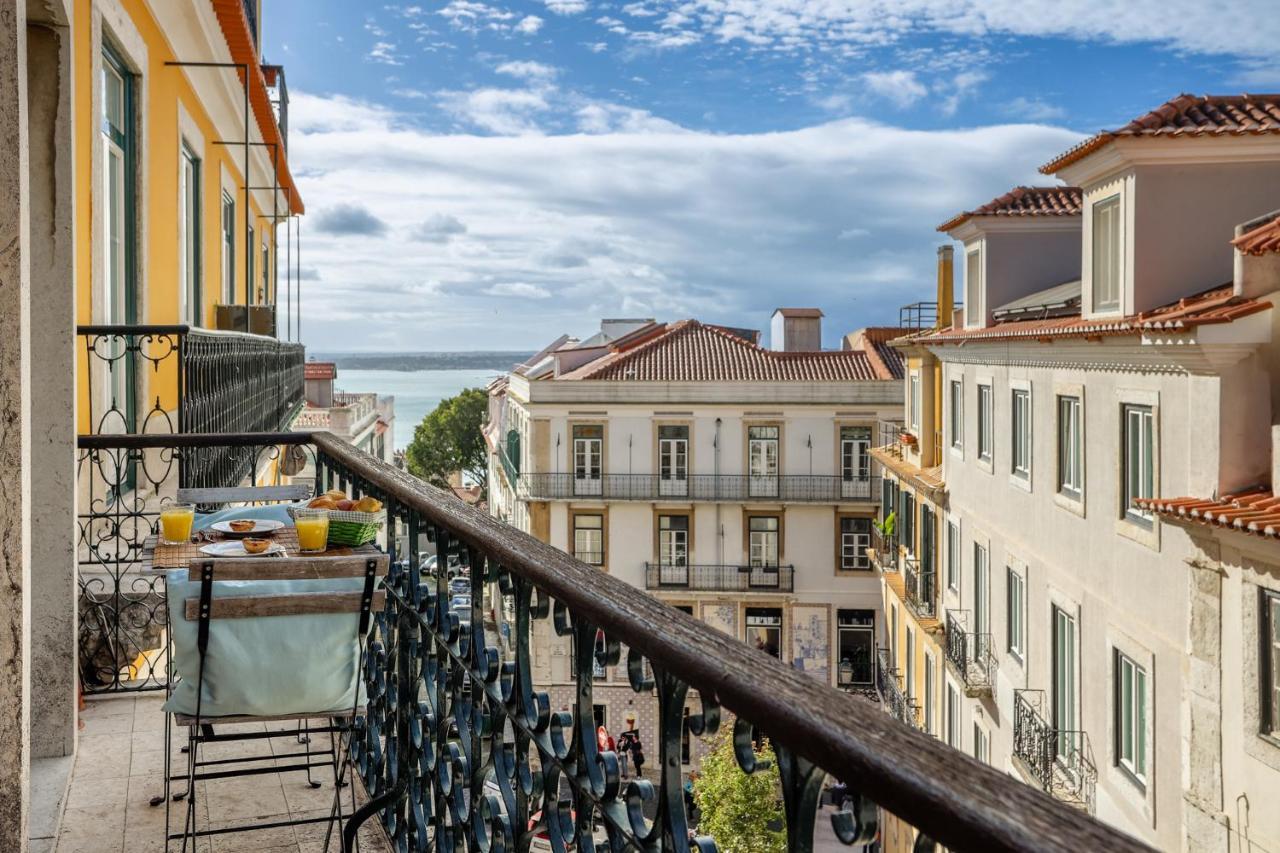 Castelo Apartment - Beautiful Balcony View Лісабон Екстер'єр фото