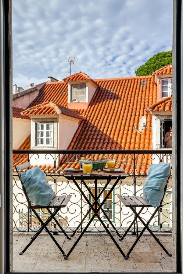 Castelo Apartment - Beautiful Balcony View Лісабон Екстер'єр фото